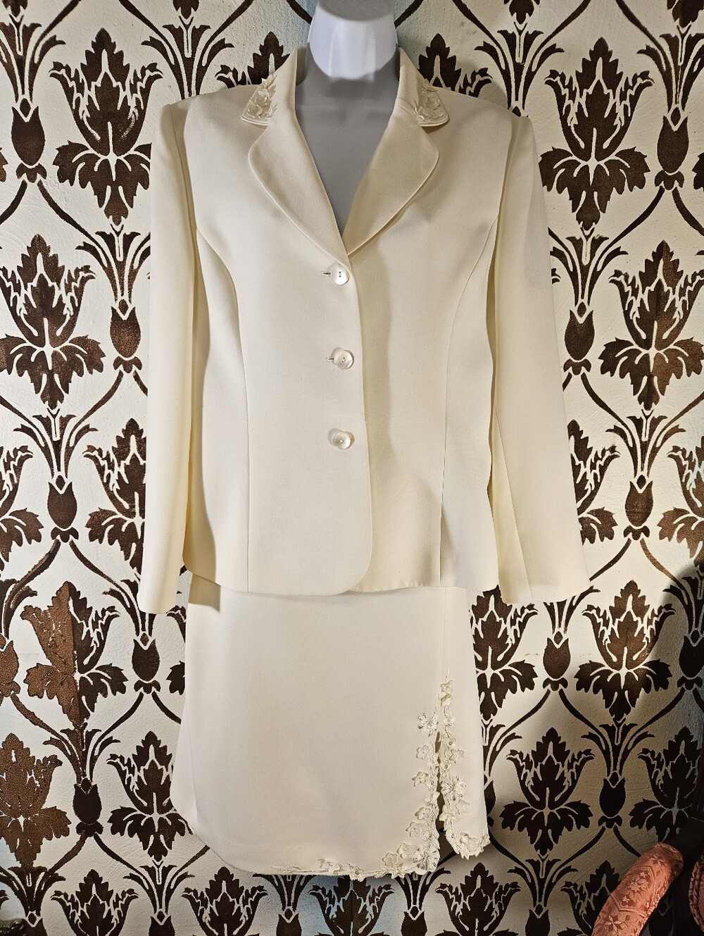 KASPER 2Pc. Ivory Skirt Jacket Suit Set Women's PETITE 12P Embroidered
